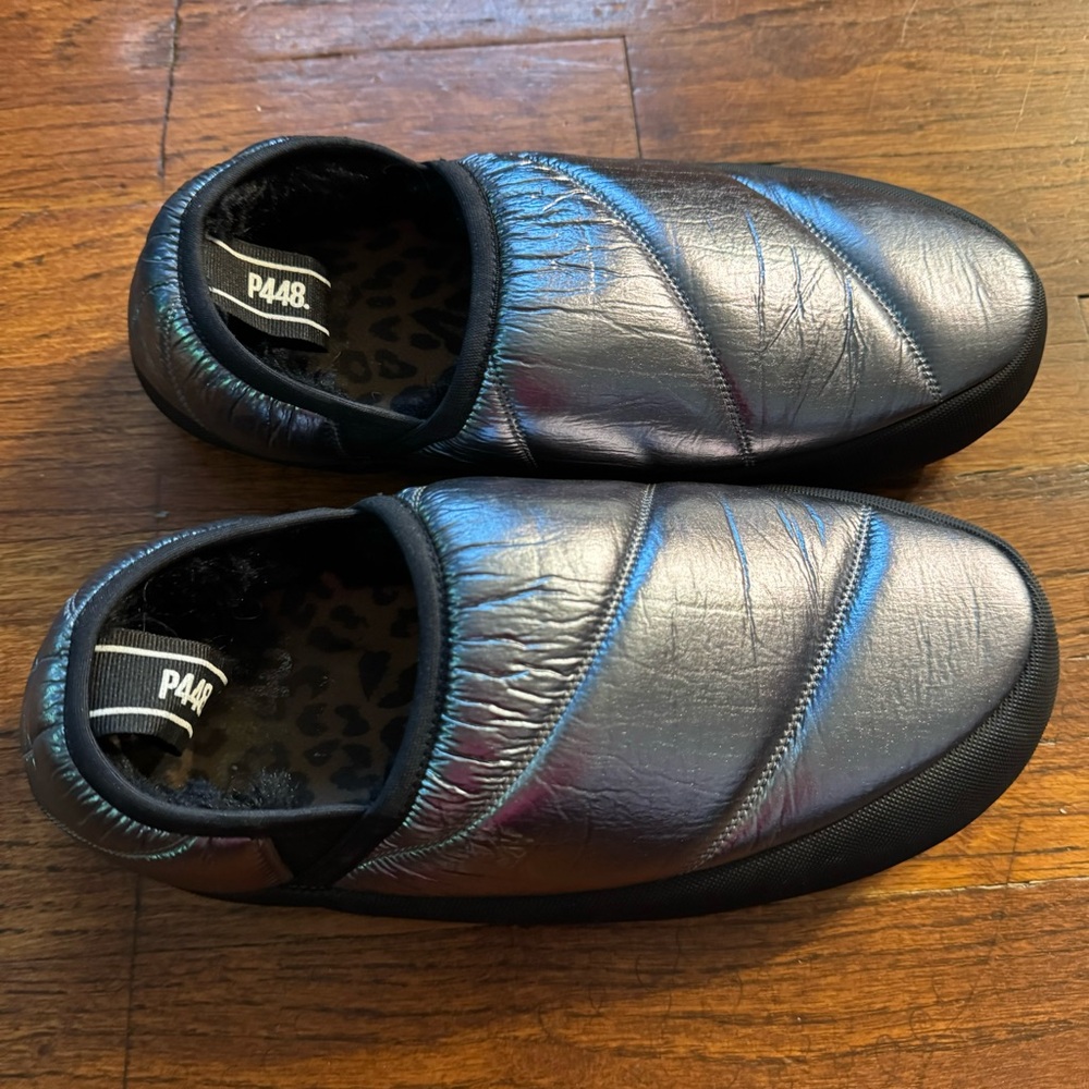 P448 Laby Slip-On Quilted Sneaker Slipper in Golnyl Metallic Size 38 GUC